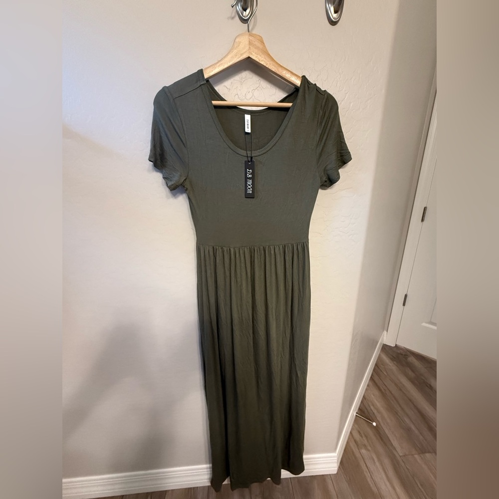 Chic Olive Maxi Dress